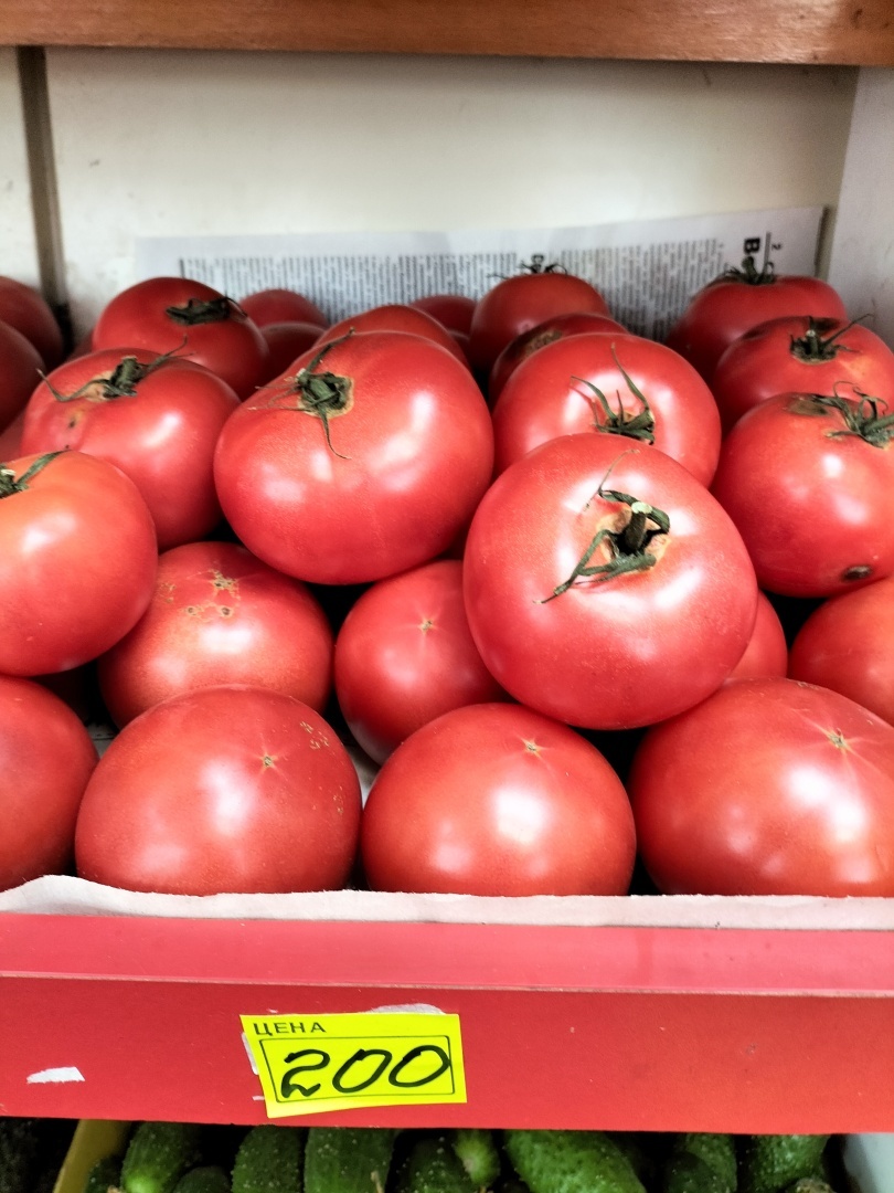 Мы в шоке от цен на местные овощи в Крыму в декабре. Они "золотые". Фото с рынка