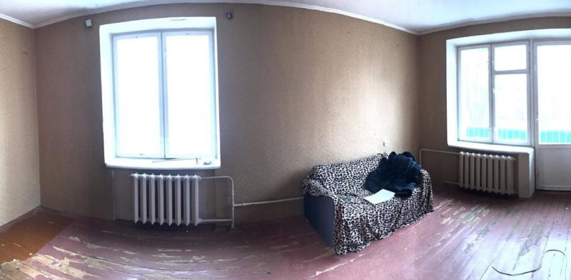 Девушке хватило денег только на аренду старой разбитой хрущёвки, но она не растерялась: сделала в ней чудесный ремонт своими руками и теперь счастлива