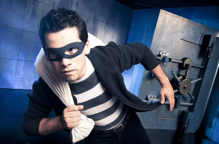 Микрозаймы надули грабителя-воришку. Вместо денег тот получил фальшивки