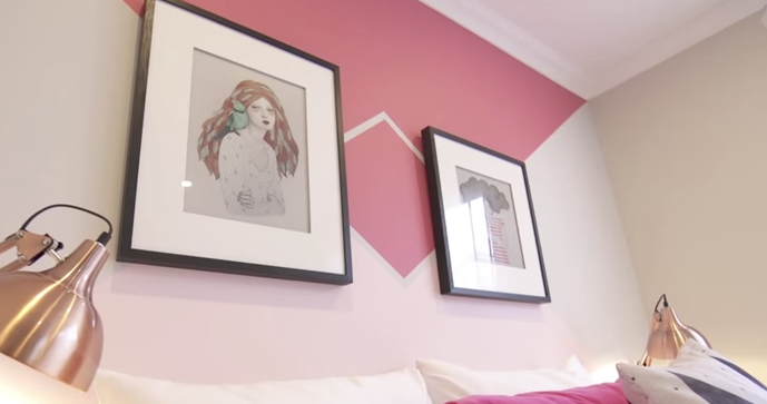 Во время ремонта женщины покрыли стены изолентой, окончательный результат привёл в восторг даже умелых мастеров