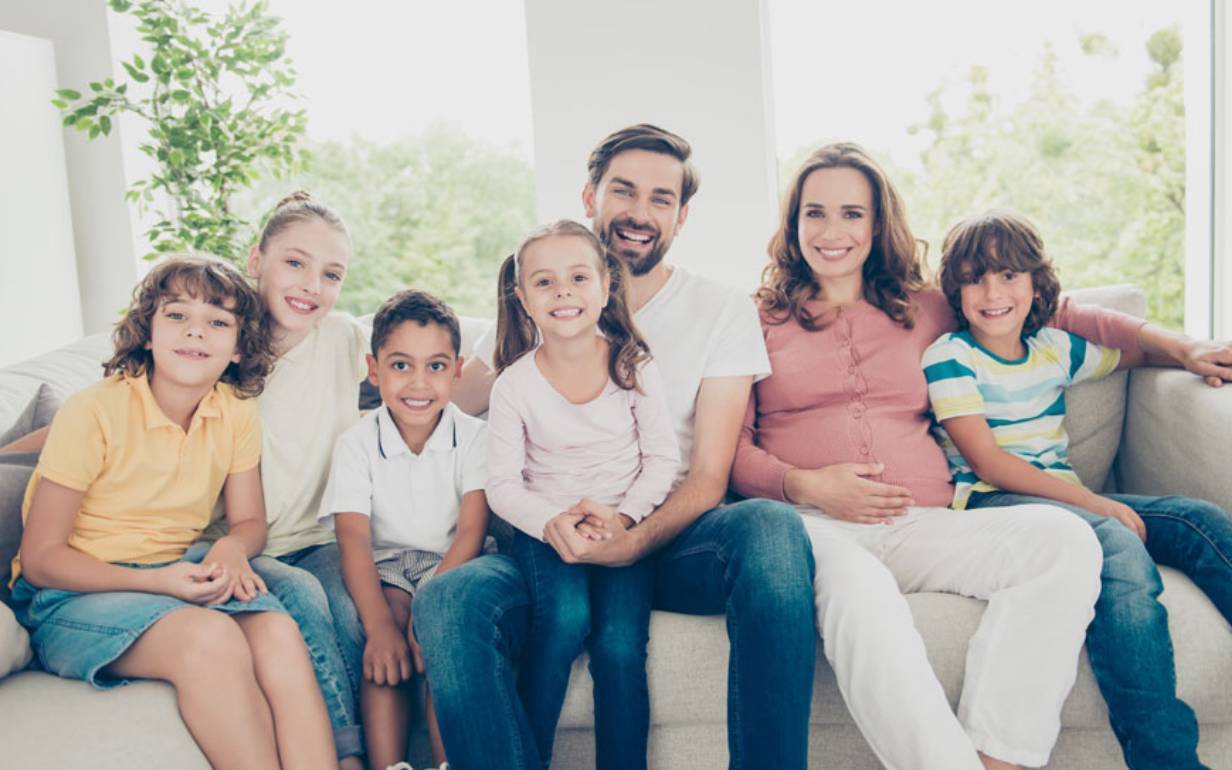 Минздрав заявил "Российским семьям срочно нужно "заводить" по 3-4 ребёнка" Что страна в глубокой демографической яме?