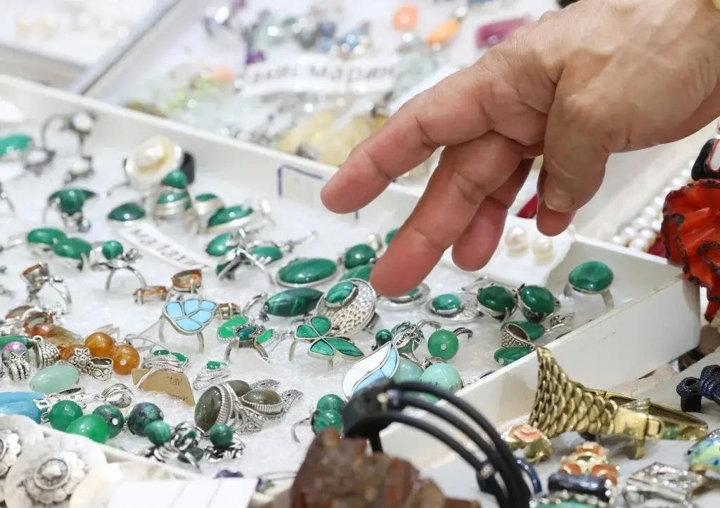 Пенсионер быстро сбежал из дома престарелых и ограбил ювелирный магазин: не хватает на жизнь и наследство