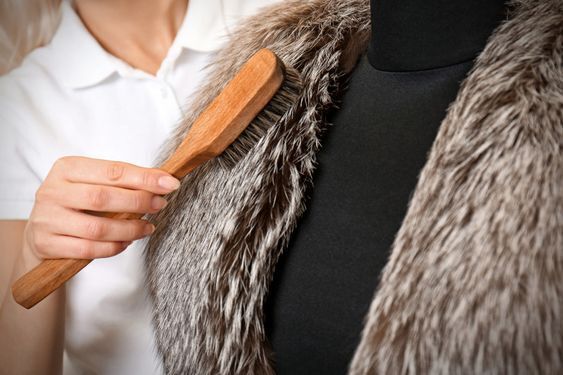 Что делать, если химчистка на две недели задерживает возвращение шубы?