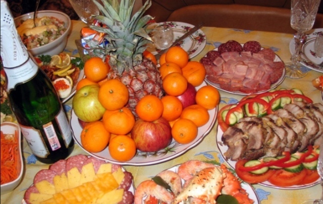 13-й пенсии на Новый 2023 год пенсионерам не дадут. Но подарки к Новому году пенсионеры всё же получат, правда не все...