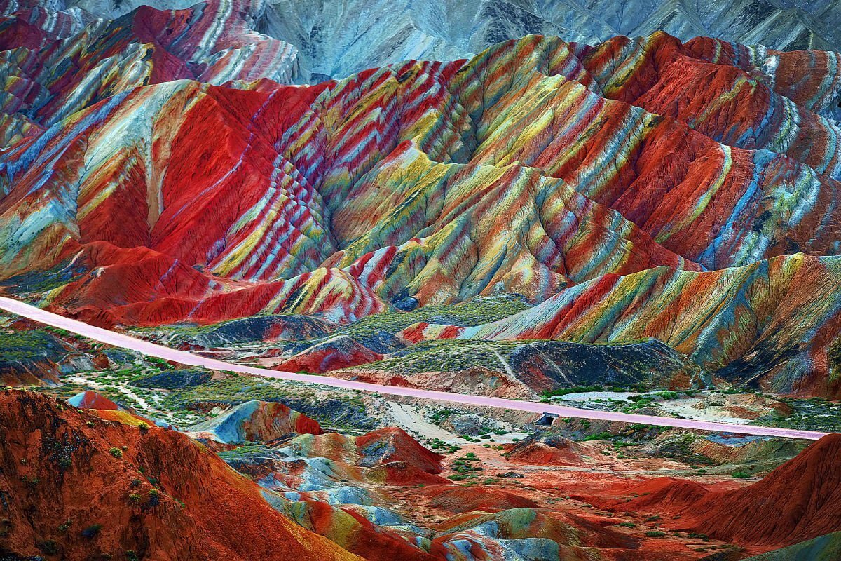 Разноцветные горы Данься Китай