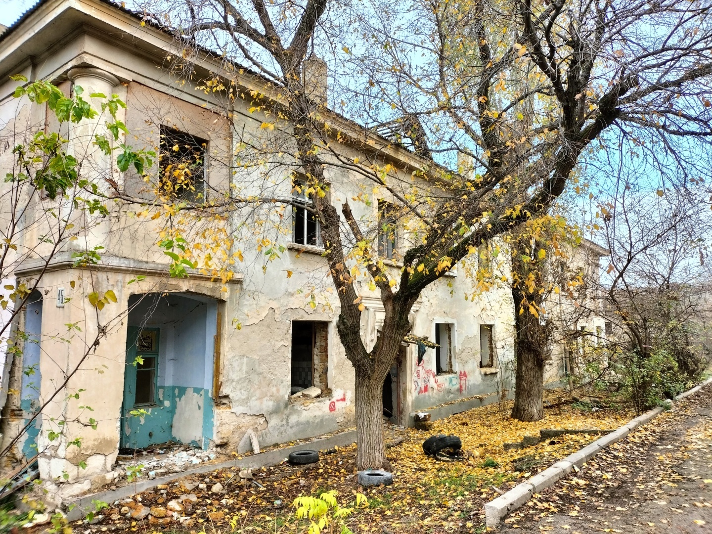 Разрушенные дома в Севастополе. Почти в центре города. Что произошло - фото