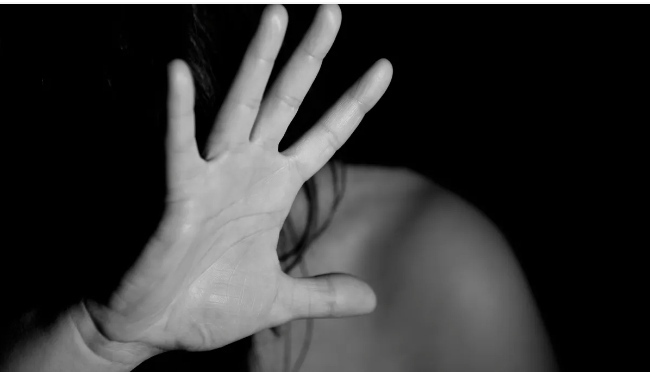 Отец похищенной девочки получил в ответ на свое письмо леденец в форме полового органа