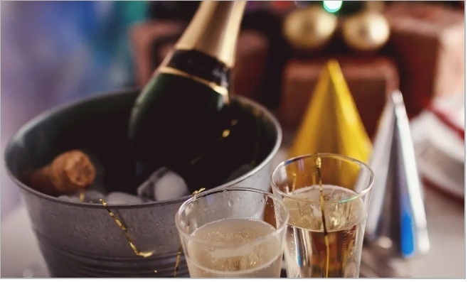 Как выбрать качественное шампанское на Новый год: 5 признаков подделки