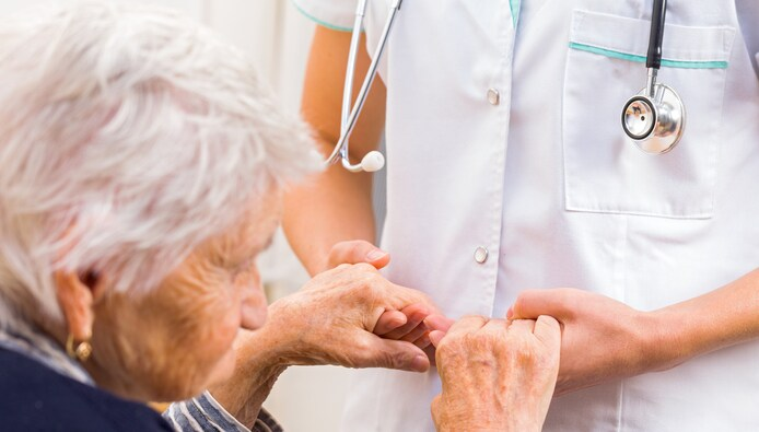 Болезнь Паркинсона: причины, симптомы и лечение