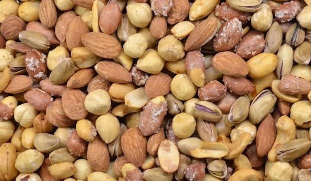 Даже орехи не устояли