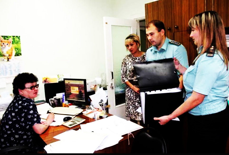 Воспрепятствование исполнению решения суда