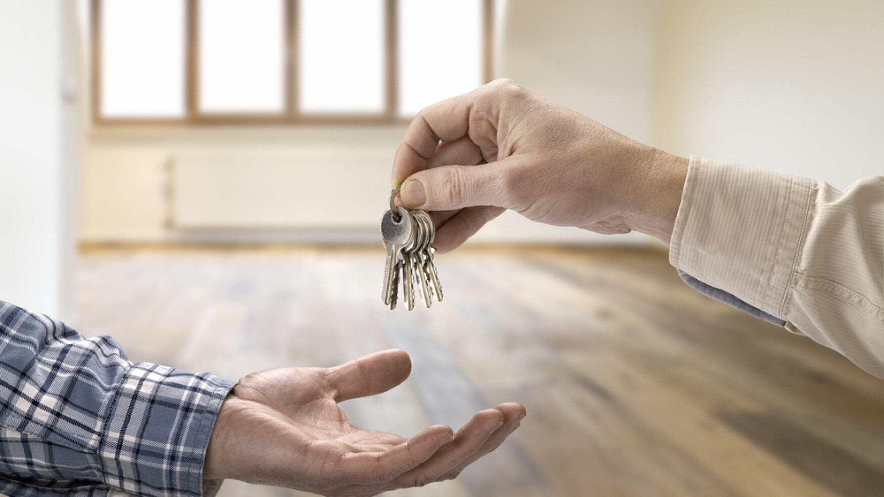 Взяли квартиру в ипотеку, но решили её сдать: чем это может грозить?