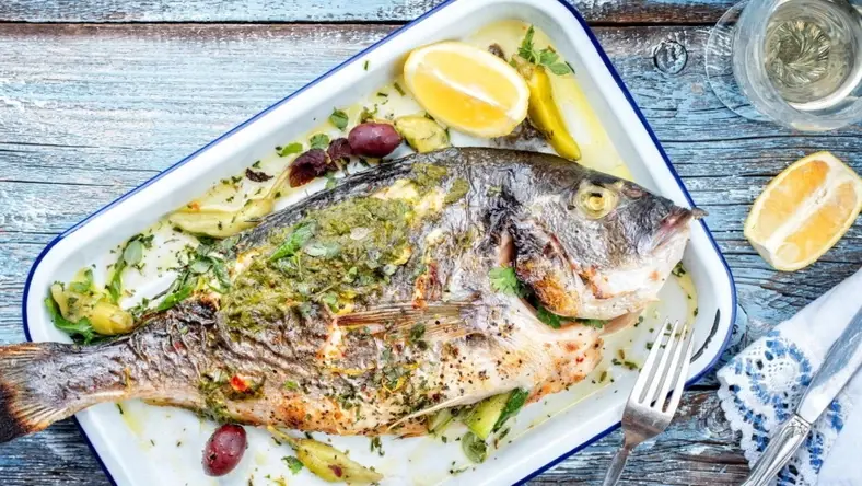 РЕЦЕПТ морского карася на гриле с зеленым соусом песто. Что-то легкое и вкусное к праздничному столу!