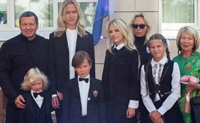 «А патриот ли он?». Настолько ли искренен Владимир Соловьев в своих публичных речах? Опрос