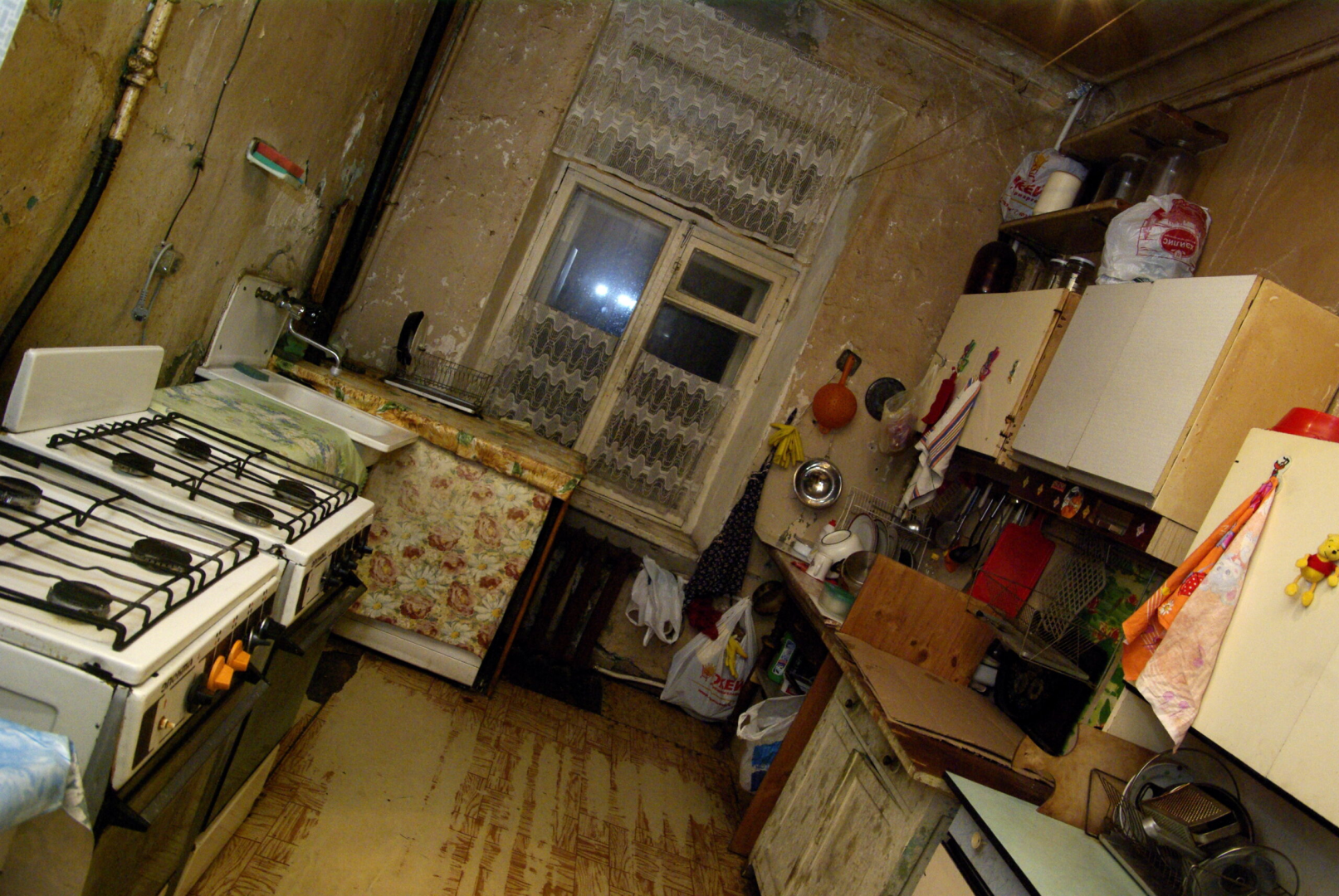 Если наниматель муниципальной комнаты свое право на приватизацию уже израсходовал.