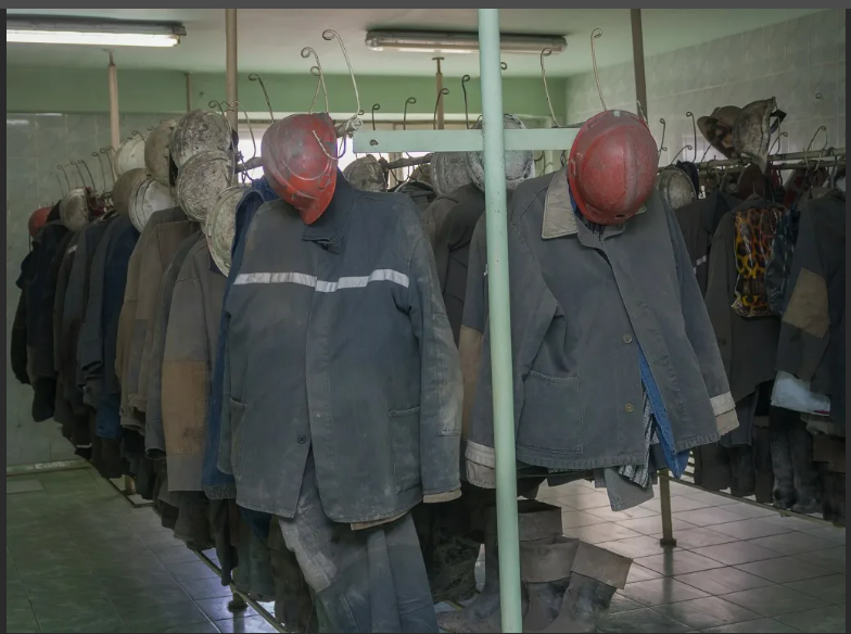 Спецовку и СИЗы начальник принесет или работнику надо выпрашивать положенное ему по закону? Соответствие СИЗ условиям труда. Извечная проблема?