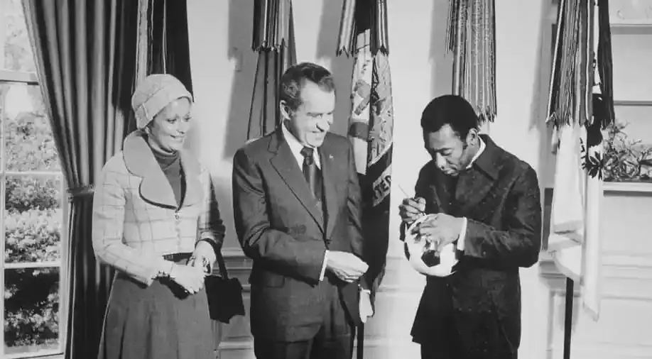 Легенда футбола и не только. Жизнь Пеле запечатленная на снимках