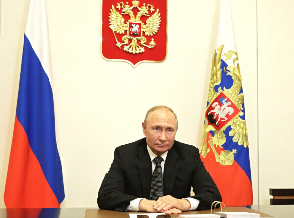 "Подарки под елку": Путин подписал ряд важных законов, которые касаются простых россиян. Важно знать!