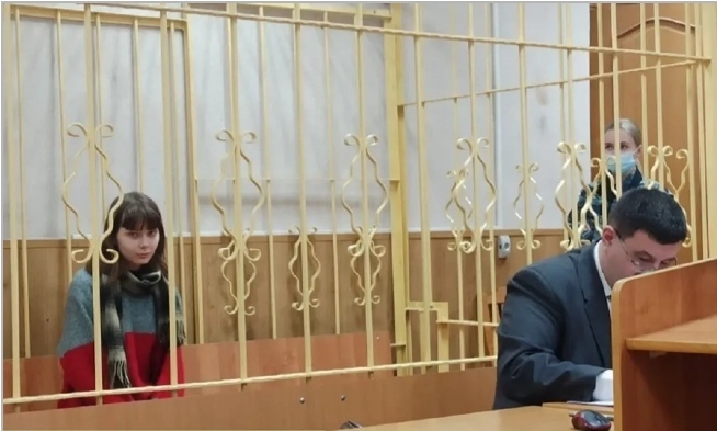 Студентку Олесю Кривцову отправили под домашний арест по делу о «дискредитации армии»