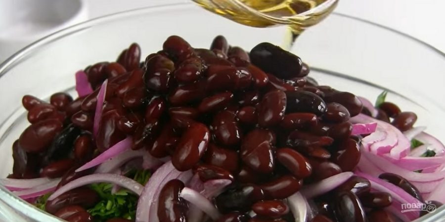 Витамины на столе.