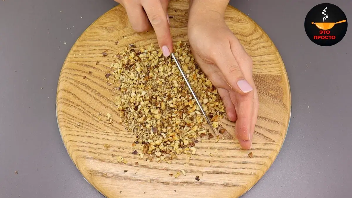 Витамины на столе.