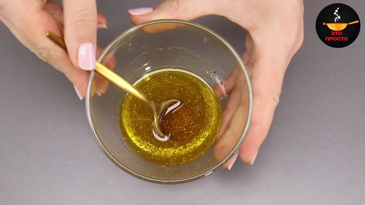 Витамины на столе.