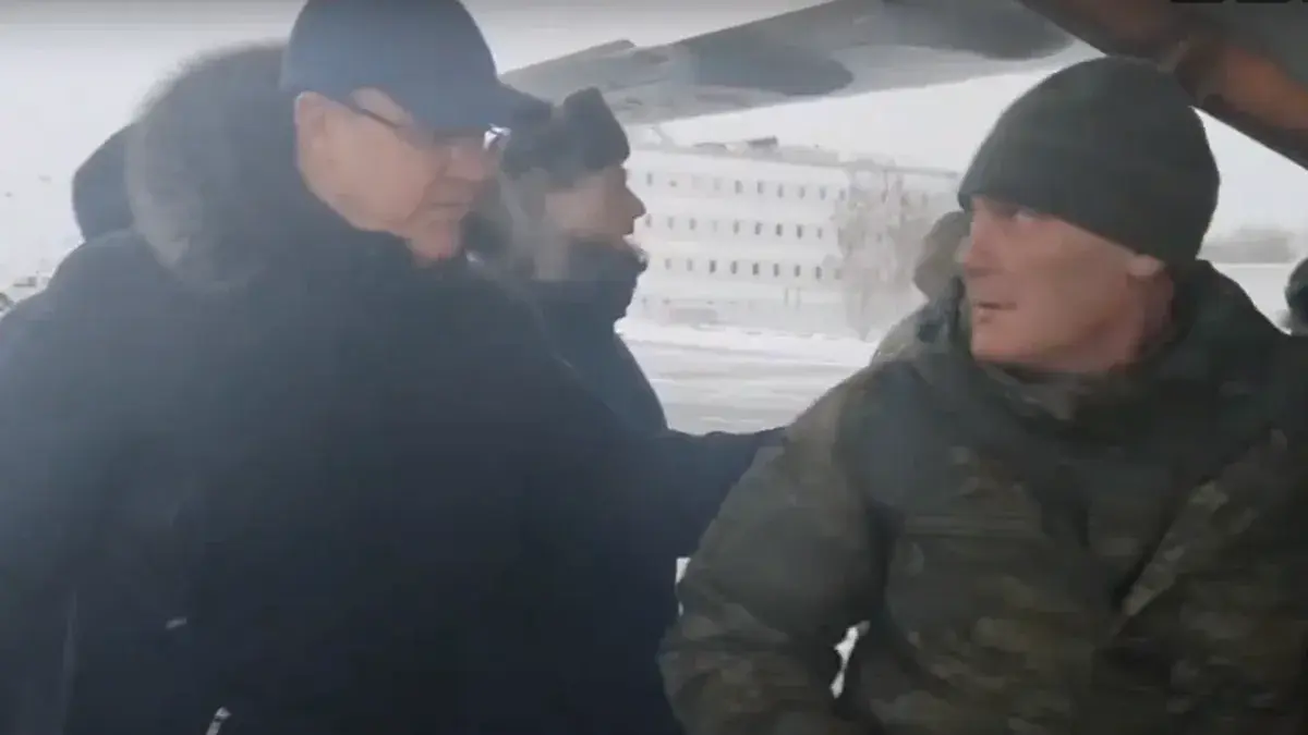 Раненые при новогоднем обстреле в ПТУ Макеевки прилетели в военные госпитали Самары и Петербурга – видео