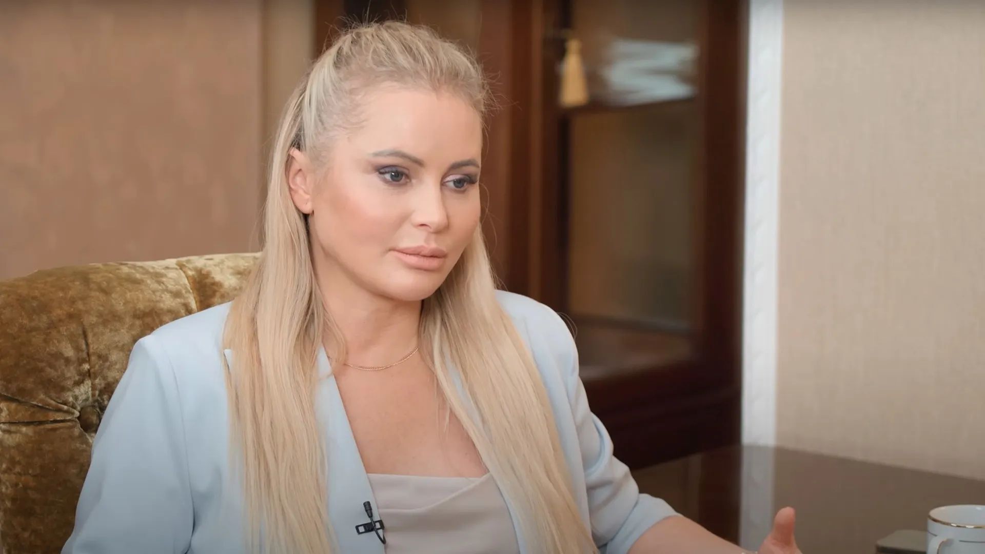 "Гнать поганой метлой!": российские знаменитости о поступке актера Артура Смольянинова