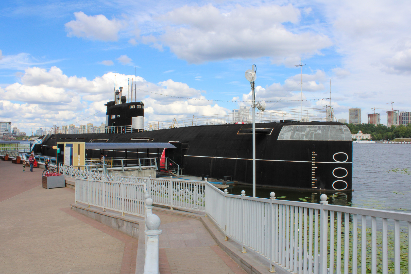 Подводная лодка в москве