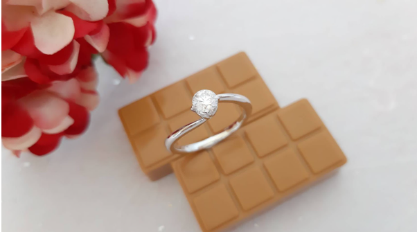 Как отличить стоимость бриллиантов в обручальных кольцах на заказ? Начнем с понимания терминов «сертификат GIA» и «бриллиант класса 4С».