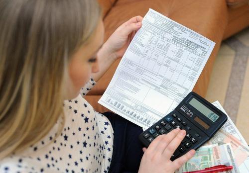 Населению начали приходить первые квитанции ЖКХ за декабрь.