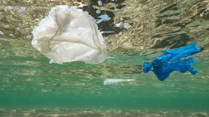 Солнечный свет разрушает пластик: исчезает ли от этого пластиковый бульон?