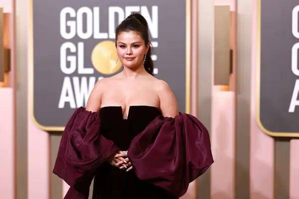 Селена Гомес, казалось, обратилась к людям, которые позорили ее после ее появления на церемонии вручения "Золотого глобуса"