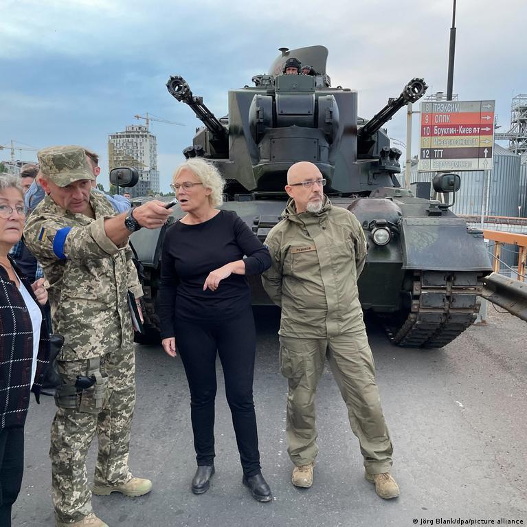 Небольшая доля любви к Бундесверу тоже имеет место быть.