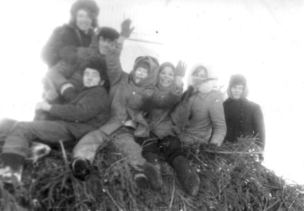 В той стране под названием СССР... Воспоминания о далёких 80-х, о школьных поездках на заготовку хвойного лапника