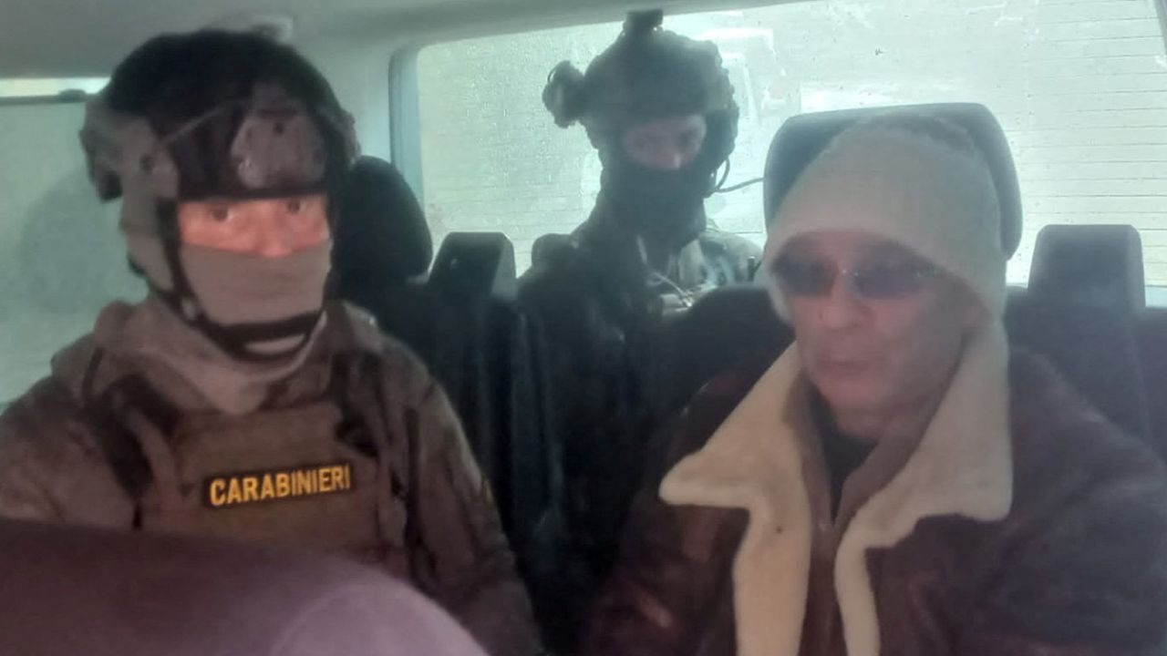 Босс мафии Маттео Мессина Денаро, самый разыскиваемый преступник Италии, арестован на Сицилии.