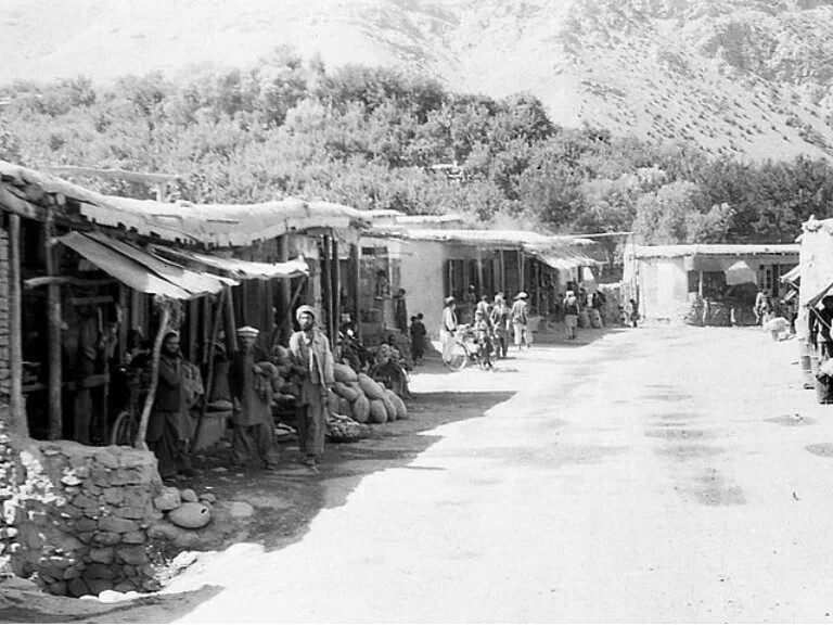 Русским мужикам всегда было "море по колено".