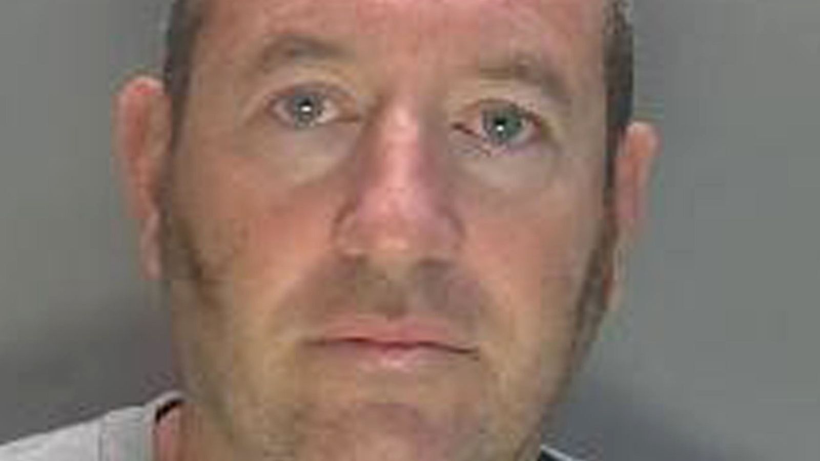 Серийный насильник и совратитель уволен из столичной полиции