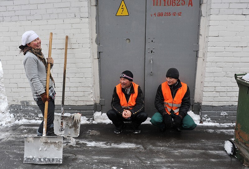 Население страны уменьшается на полтора миллиона человек в год. Как это можно остановить и что будет, если этого не сделать