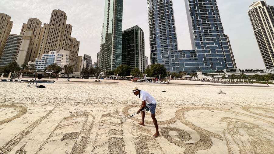 Невероятное искусство: 45-летний Алапид рисует на пляжах и пустынях Дубая