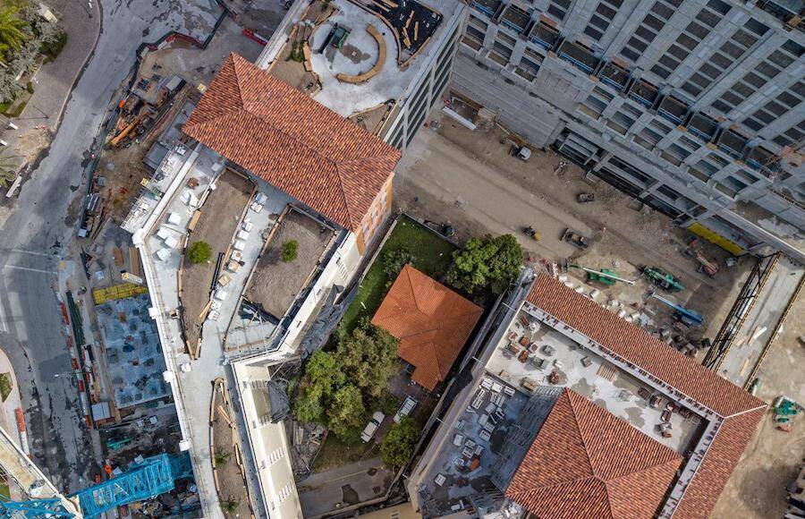 Мужчина из Флориды, отказавшийся продать дом, проживает душераздирающий сюжет фильма "Вверх".