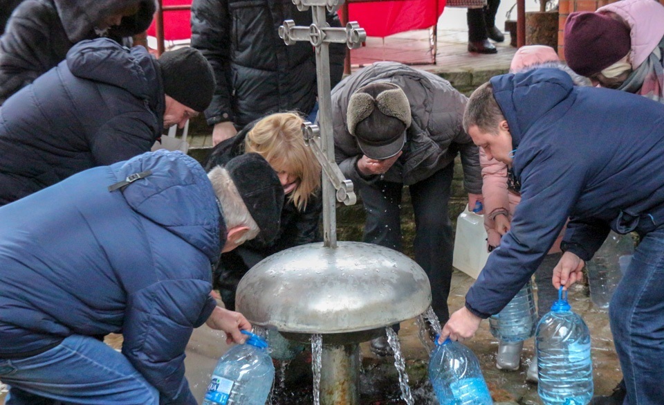 Святая вода в глаза картинка