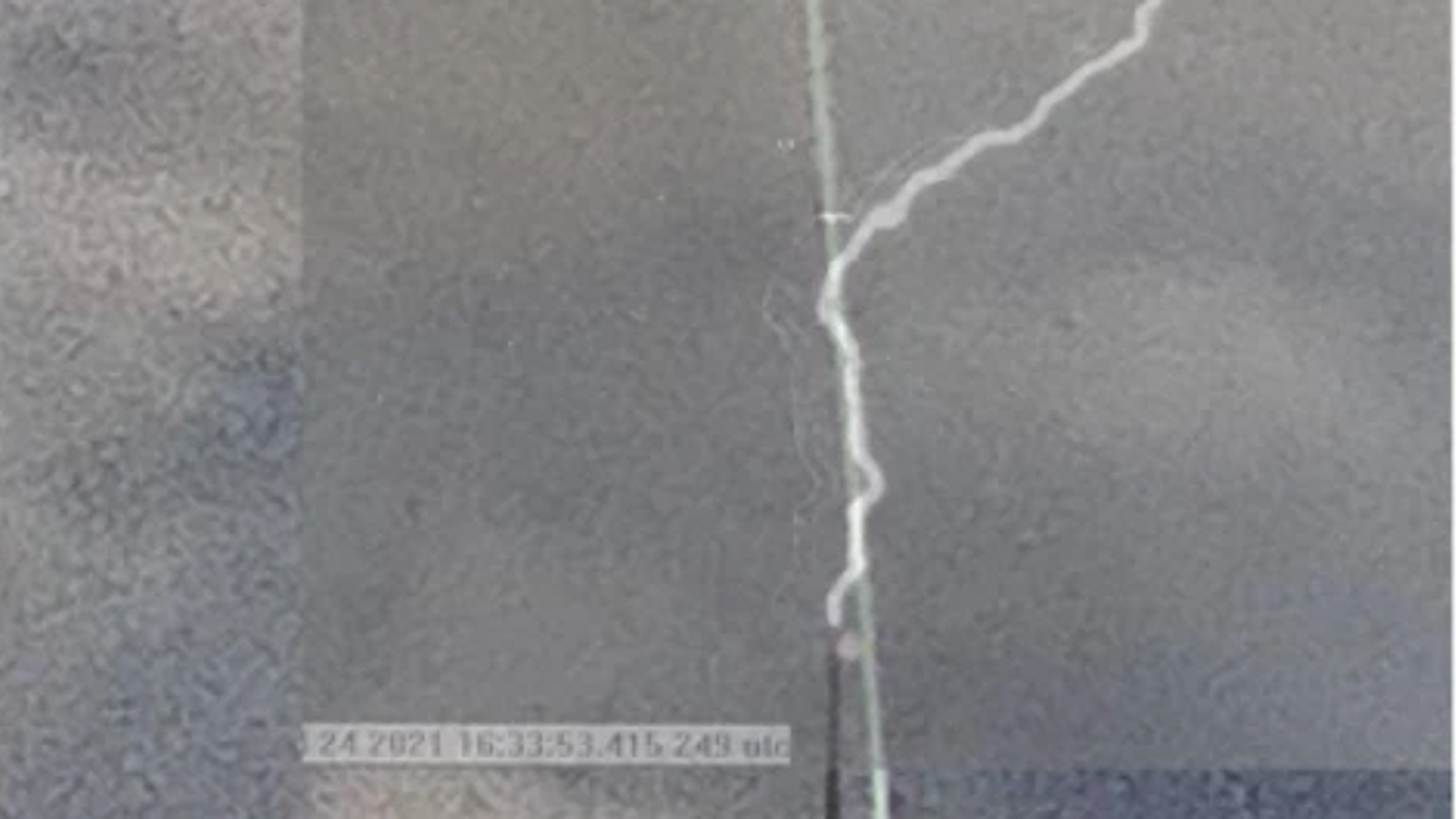 Прорывной лазерный луч, используемый для успешного отражения ударов молнии