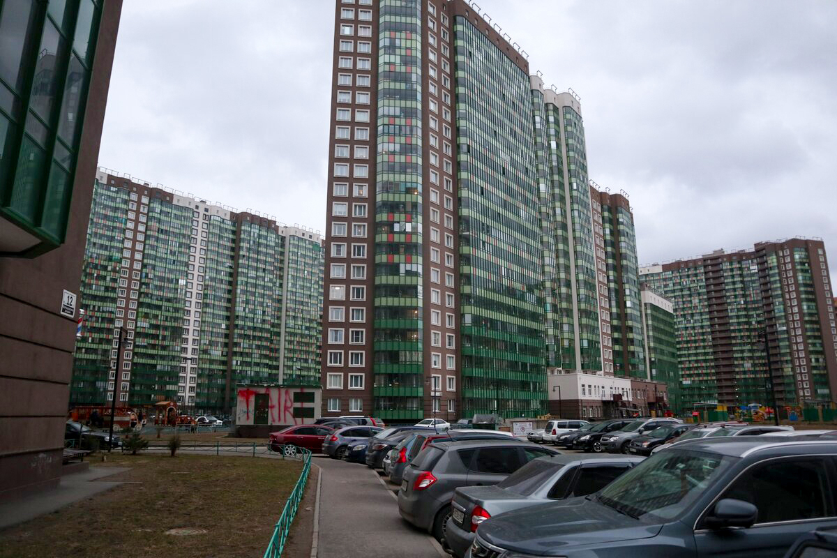 Население страны уменьшается на полтора миллиона человек в год. Как это можно остановить и что будет, если этого не сделать