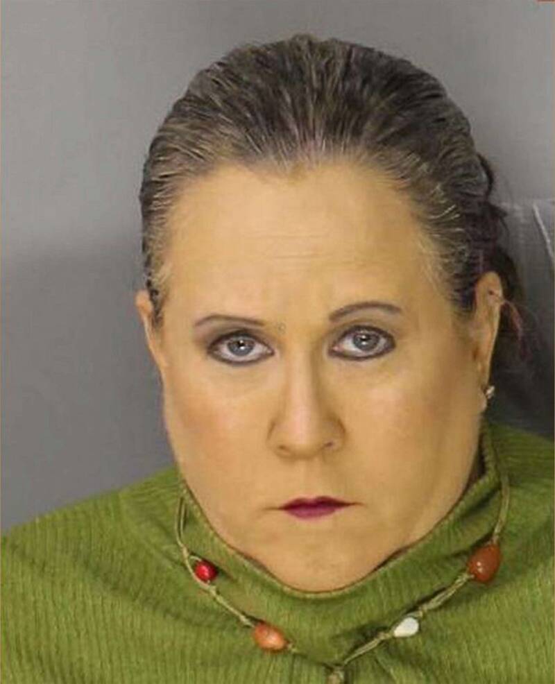 Отомстить за дочь.