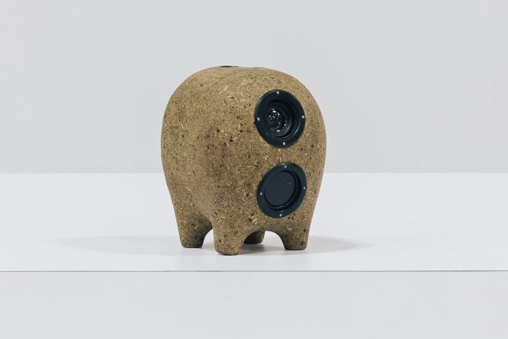 Колонки с коровьим навозом и коврики из собачьей шерсти: инновационная разработка на Сингапурской неделе дизайна