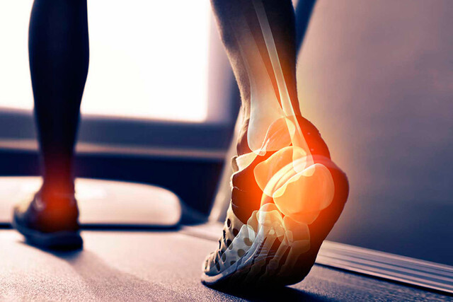 Может ли бег назад действительно лучше сжигать калории, тренировать сердце и наращивать мышечную массу?