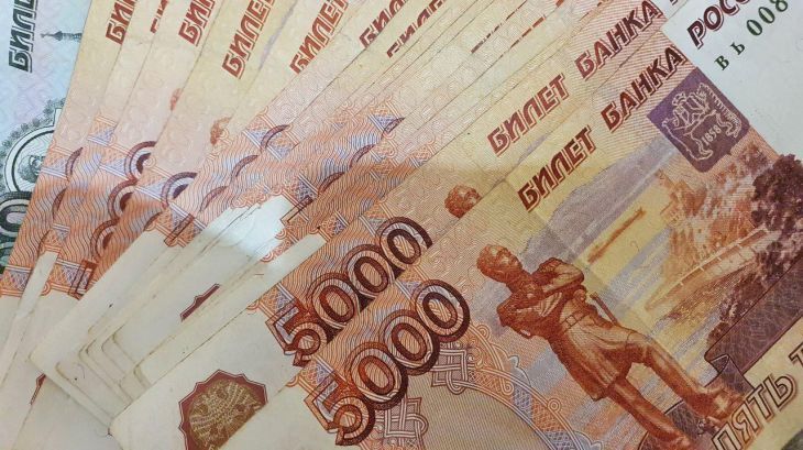 Президент Еврокомиссии: Санкции ввергли российскую экономику в многолетнюю рецессию