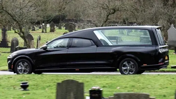Электрический катафалк Ford Mustang Mach-E