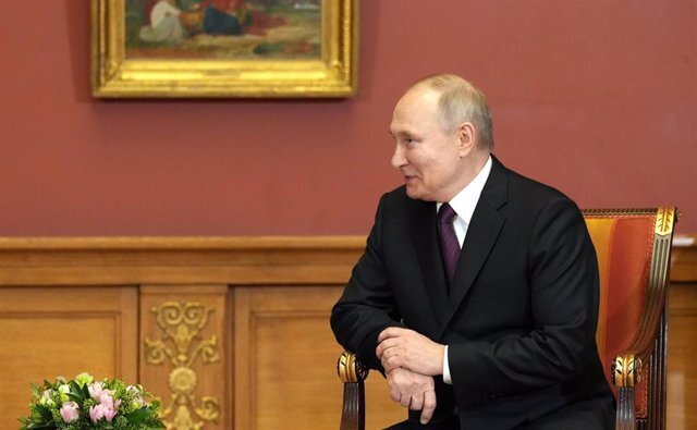 Глава спецслужб Украины утверждает, что Путин болен раком и жить ему осталось недолго .